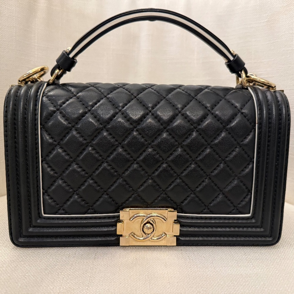 Chanel boy bag medium